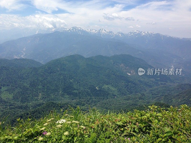 Mount Amakazariyama (雨飾山) across Nagano and Niigata, Japan (百名山)